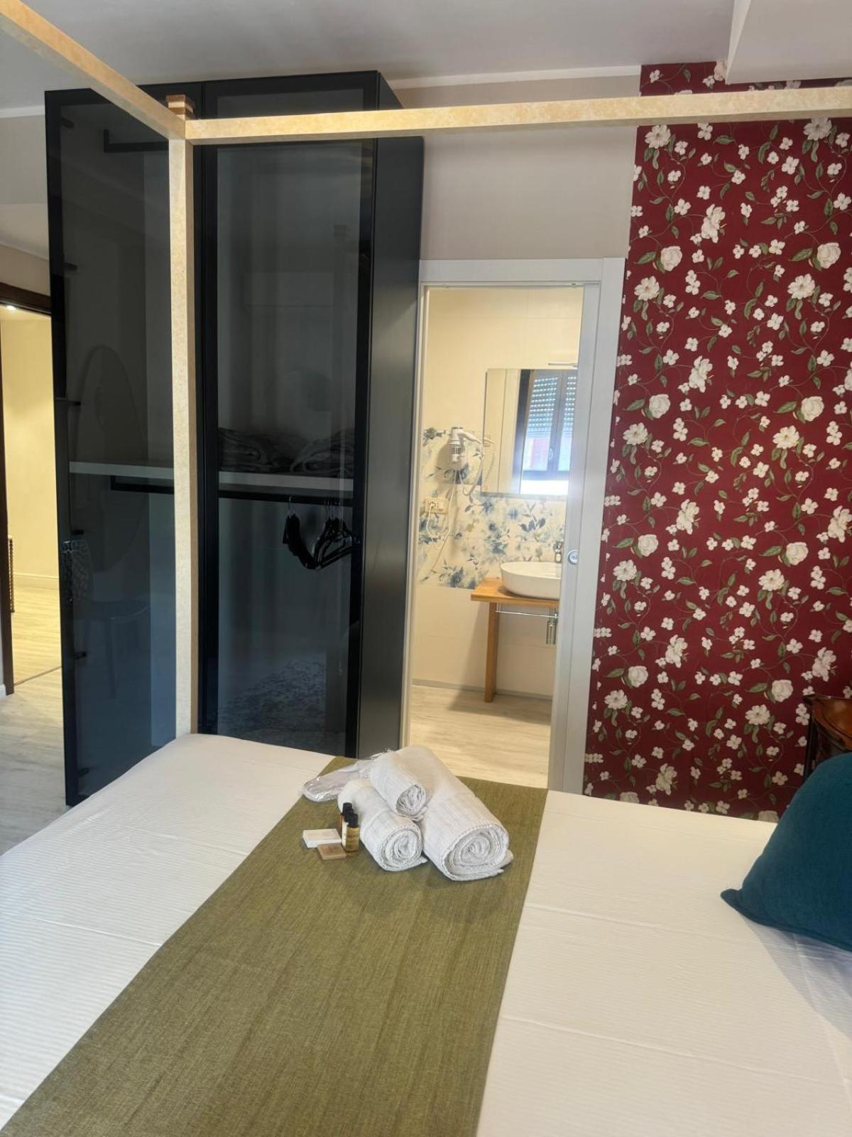 Hermitage Suites ซัสซารี ภายนอก รูปภาพ